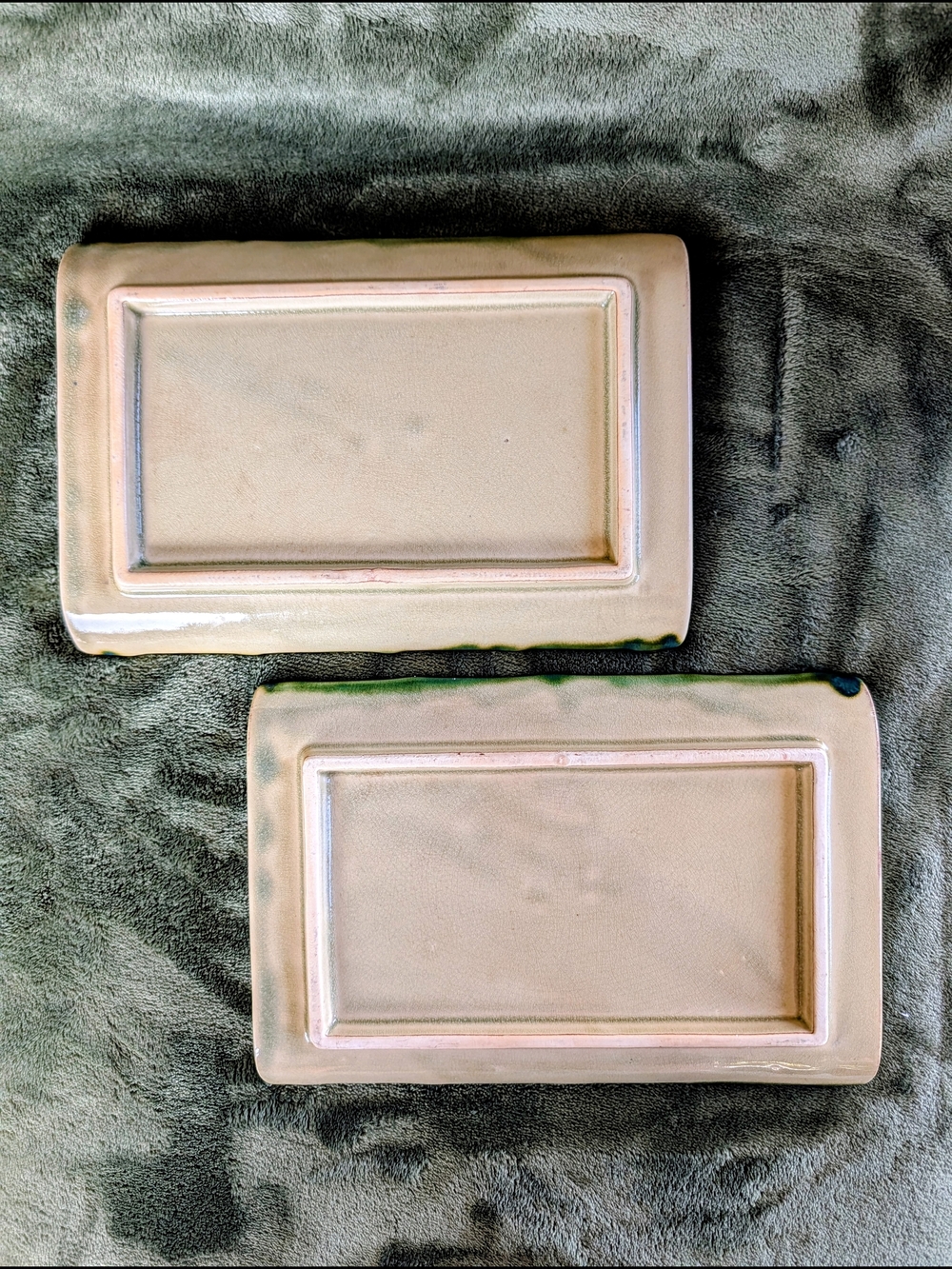 Vintage Japanese Stoneware Plate Pair, Hand-Painted Bamboo Rim, 1970s Retro - Picture 3 of 3
